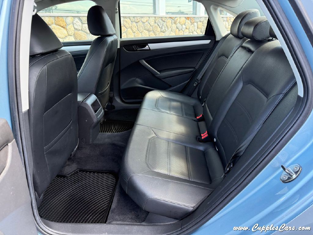 2012 Volkswagen Passat Image 7