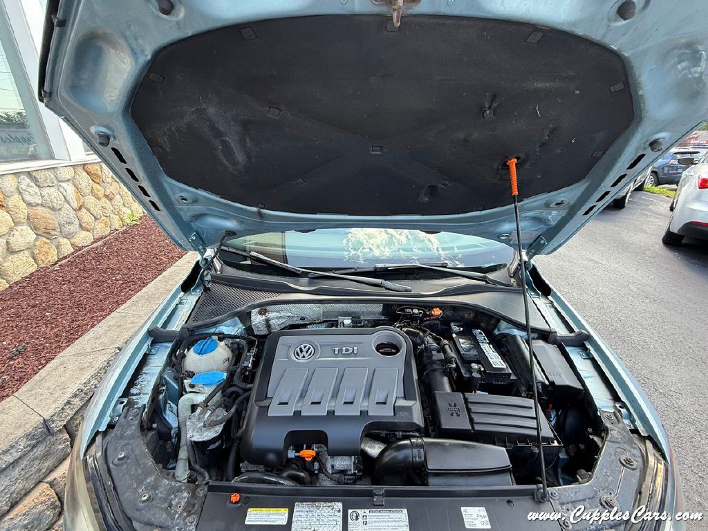 2012 Volkswagen Passat Image 15