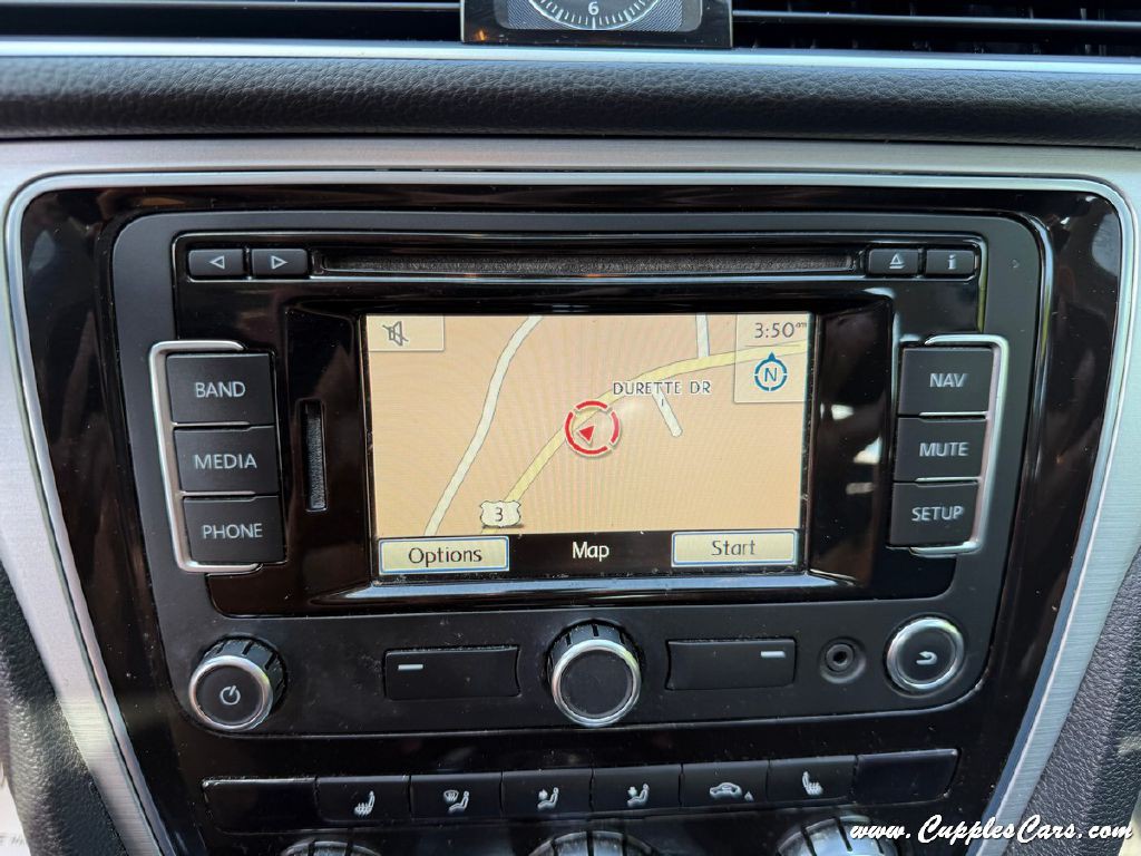 2012 Volkswagen Passat Image 16