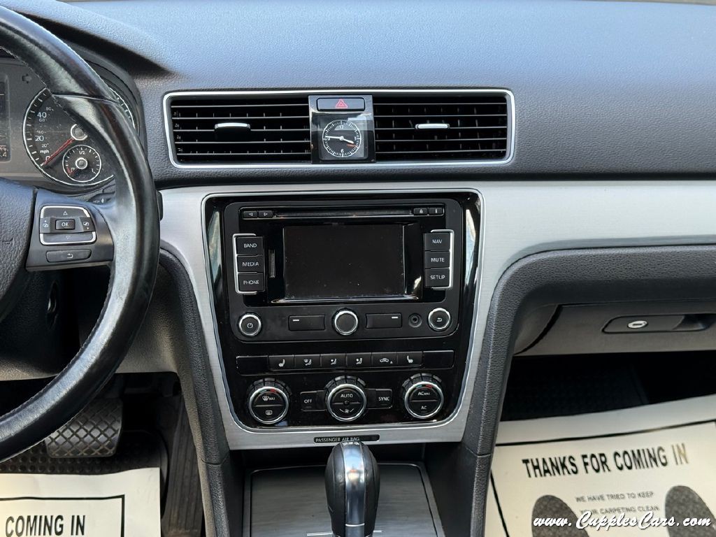 2012 Volkswagen Passat Image 19