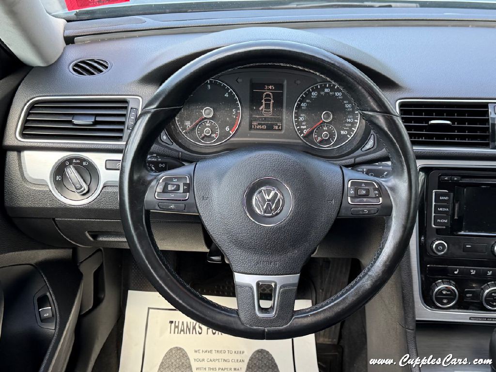 2012 Volkswagen Passat Image 21