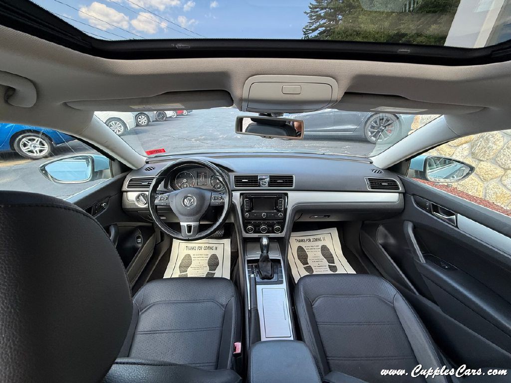 2012 Volkswagen Passat Image 22