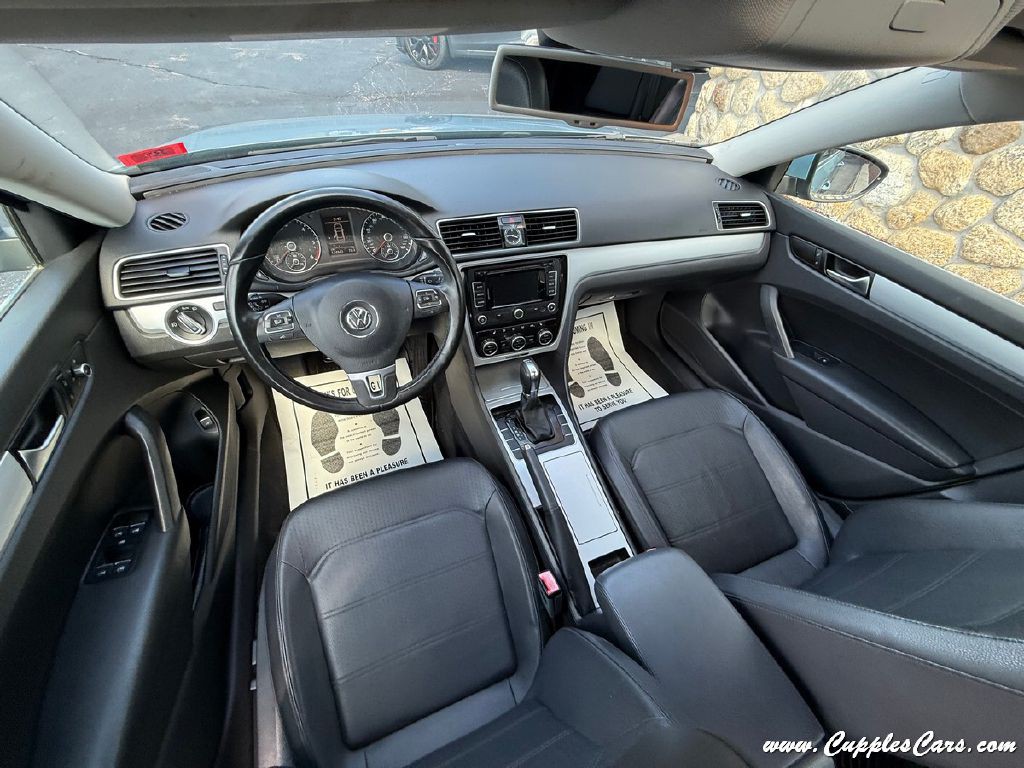 2012 Volkswagen Passat Image 23