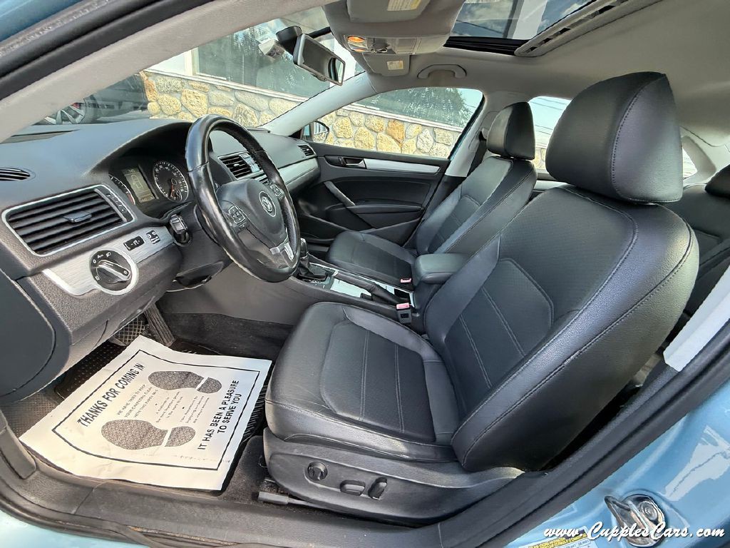 2012 Volkswagen Passat Image 25