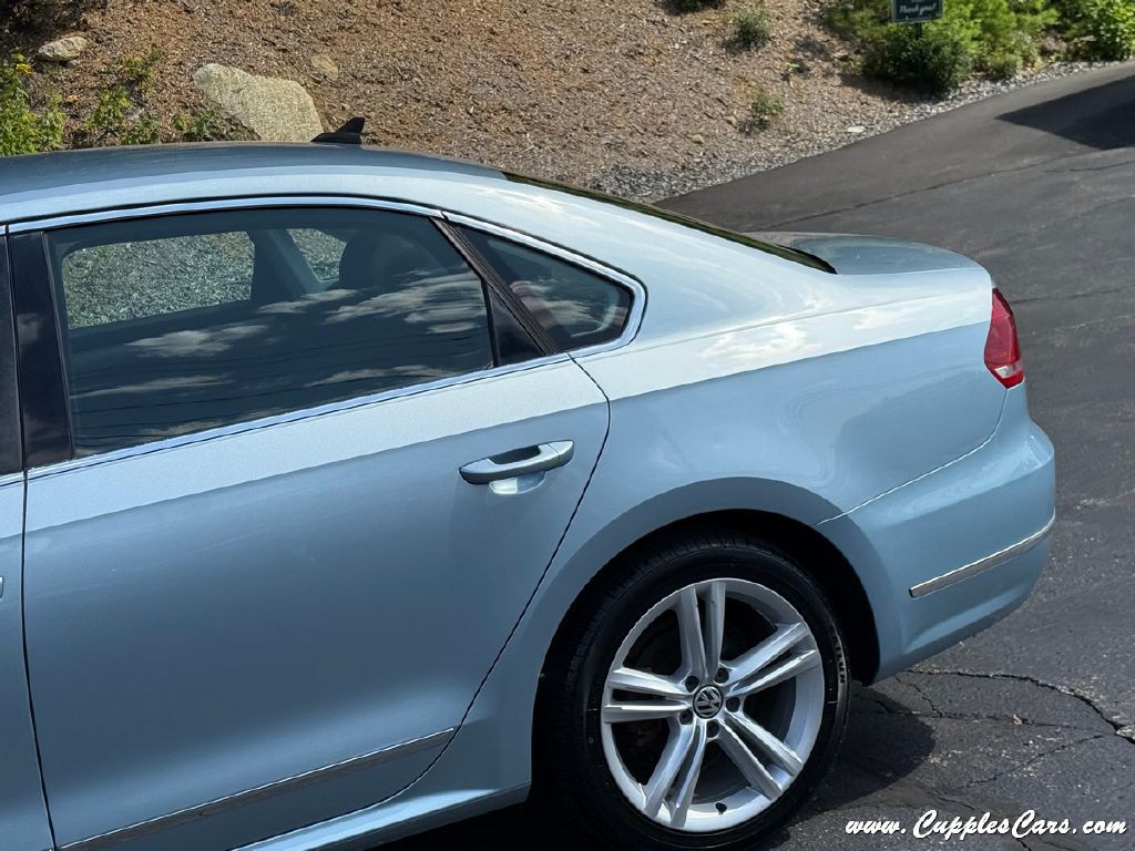2012 Volkswagen Passat Image 30