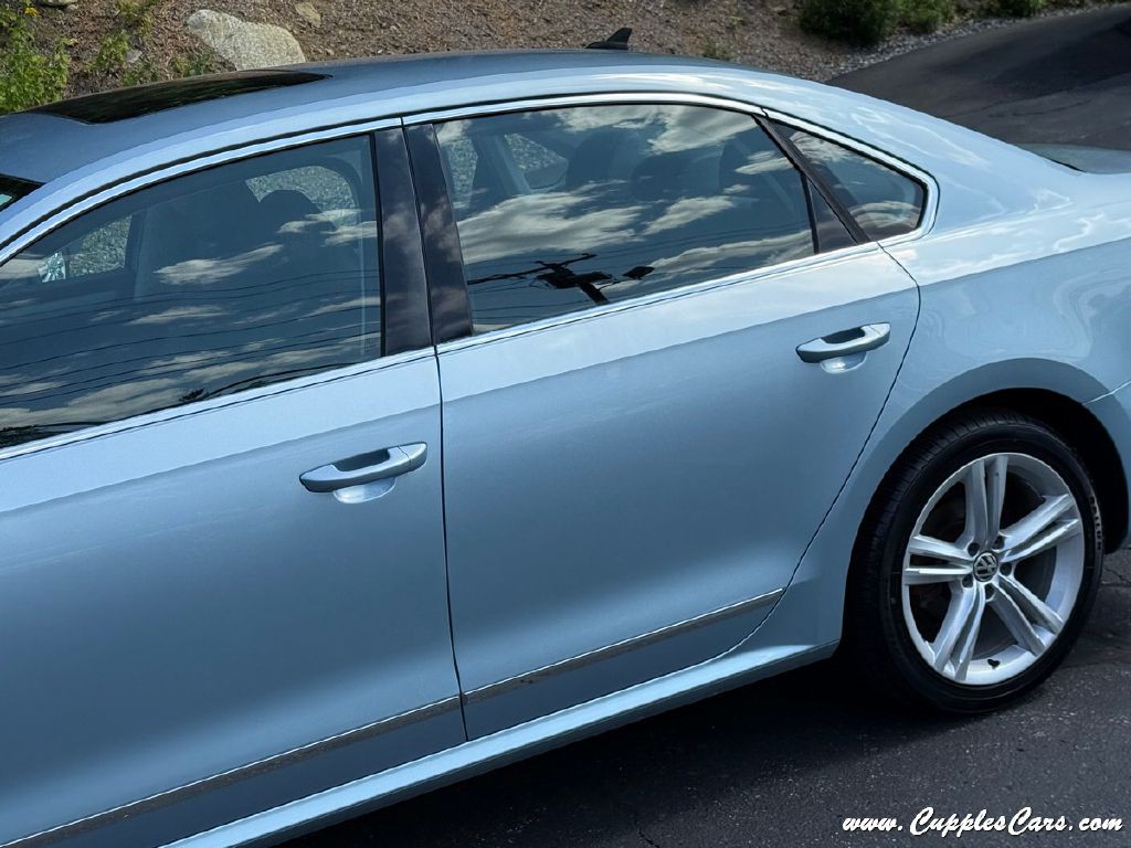2012 Volkswagen Passat Image 34