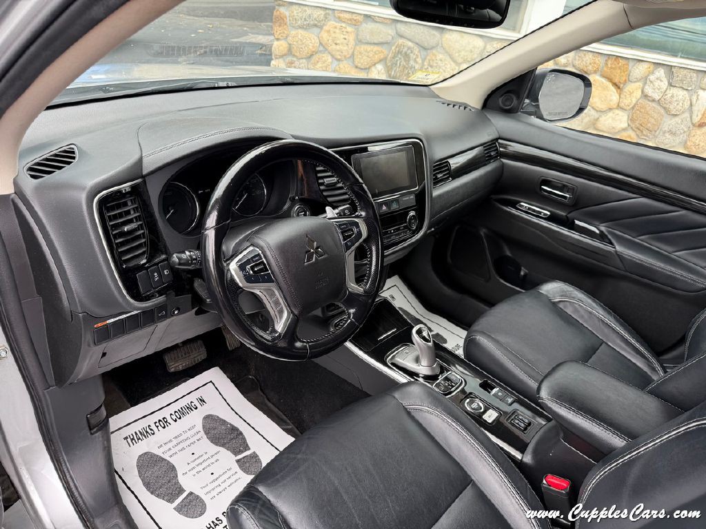 2018 Mitsubishi Outlander Image 4