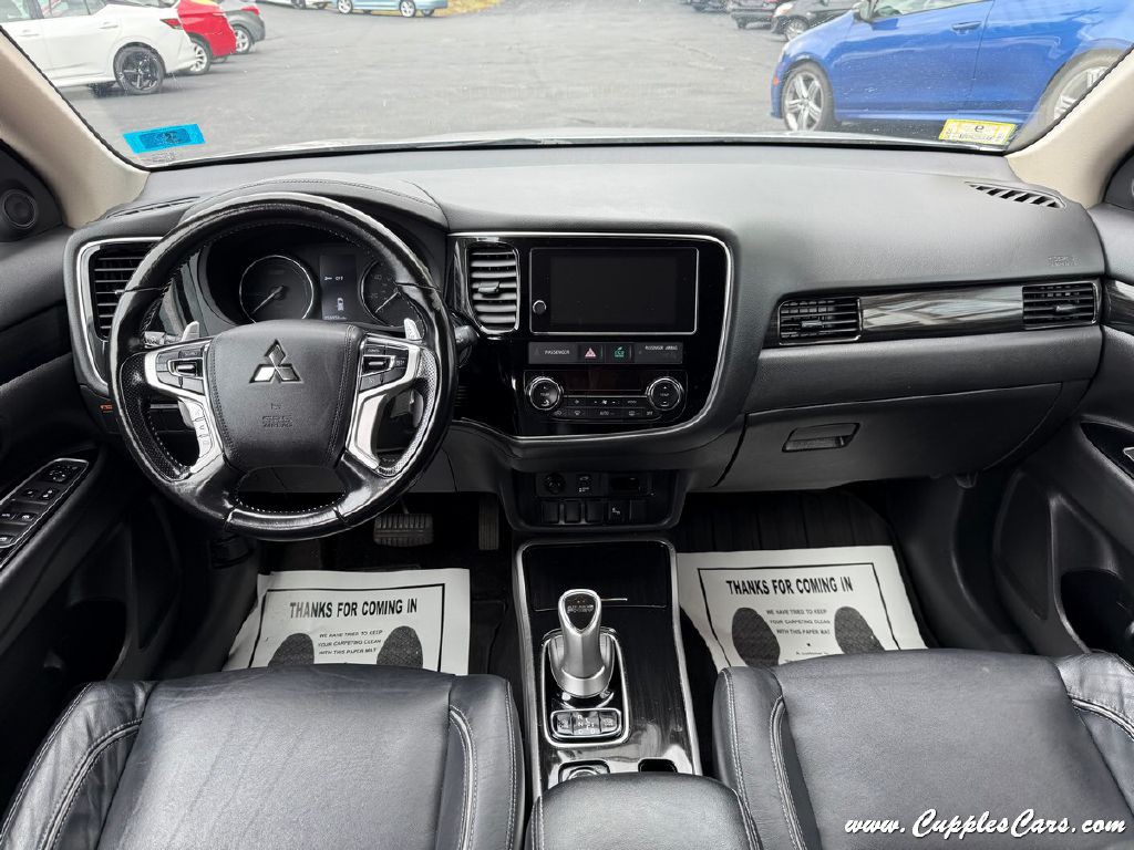 2018 Mitsubishi Outlander Image 15