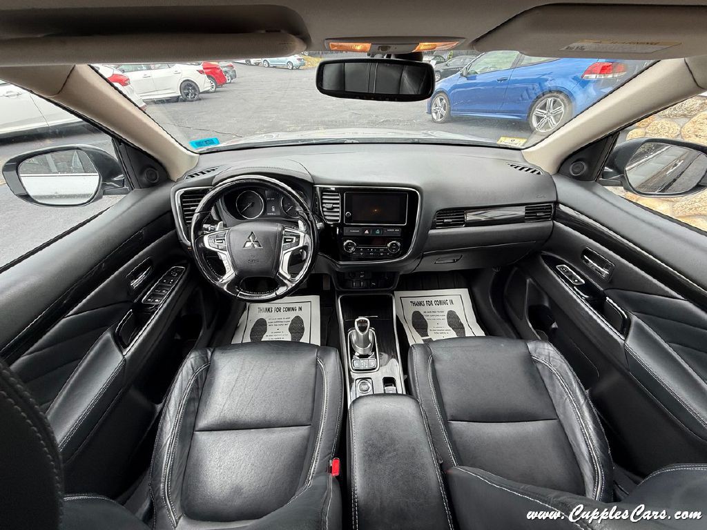 2018 Mitsubishi Outlander Image 20