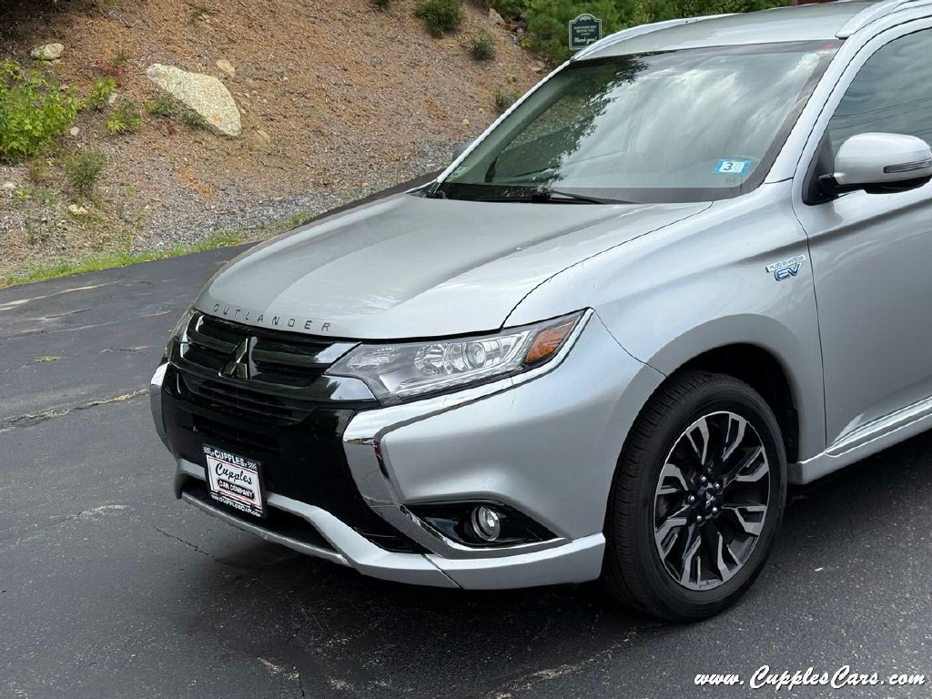 2018 Mitsubishi Outlander Image 33