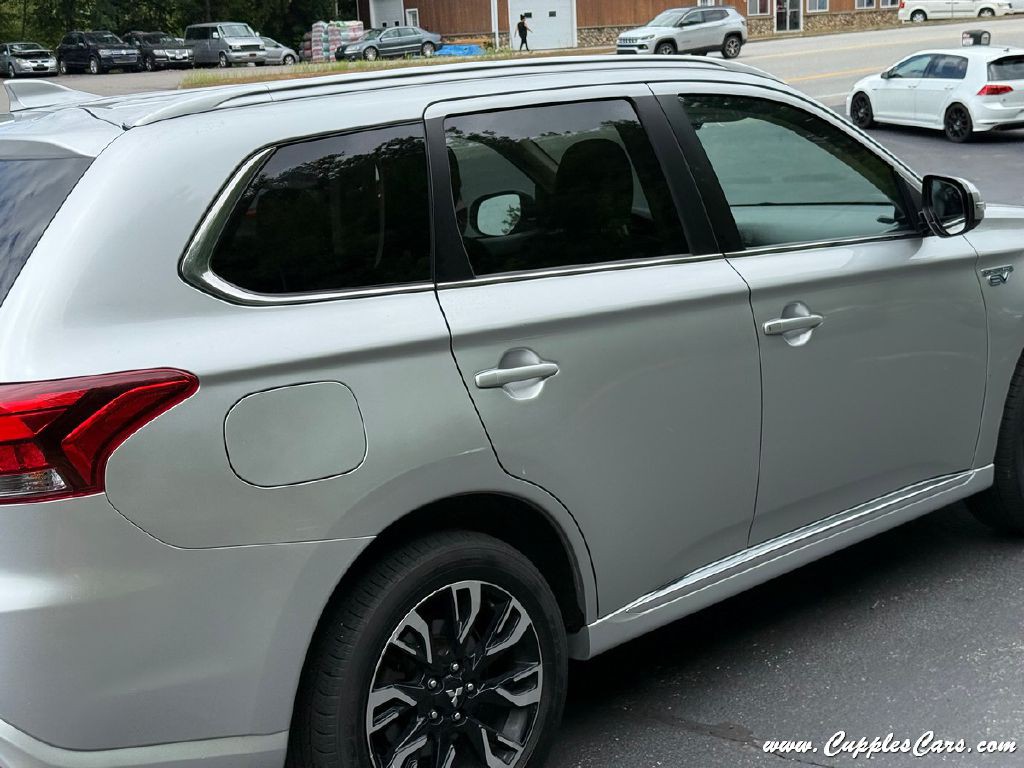 2018 Mitsubishi Outlander Image 39