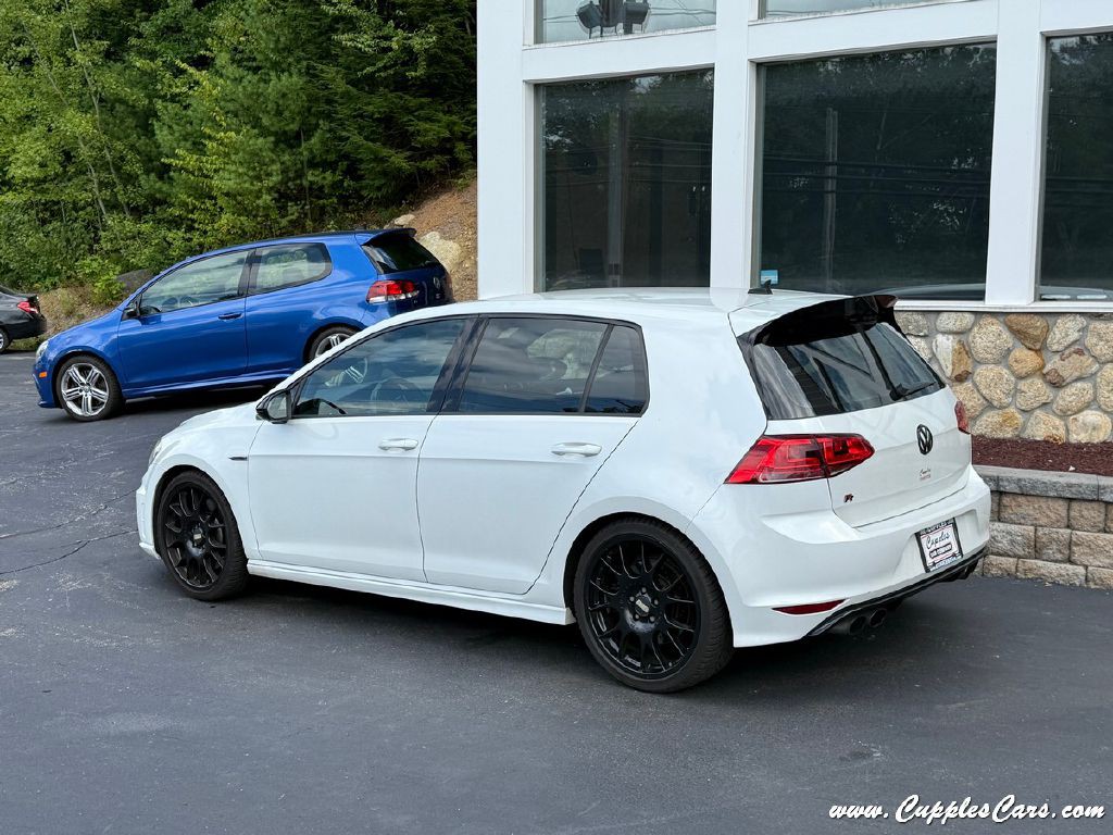 2016 Volkswagen Golf Image 2