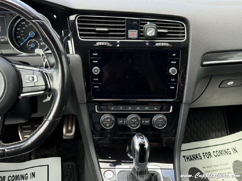 2016 Volkswagen Golf Image 18