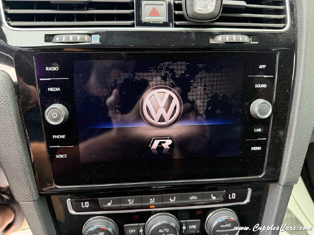 2016 Volkswagen Golf Image 24