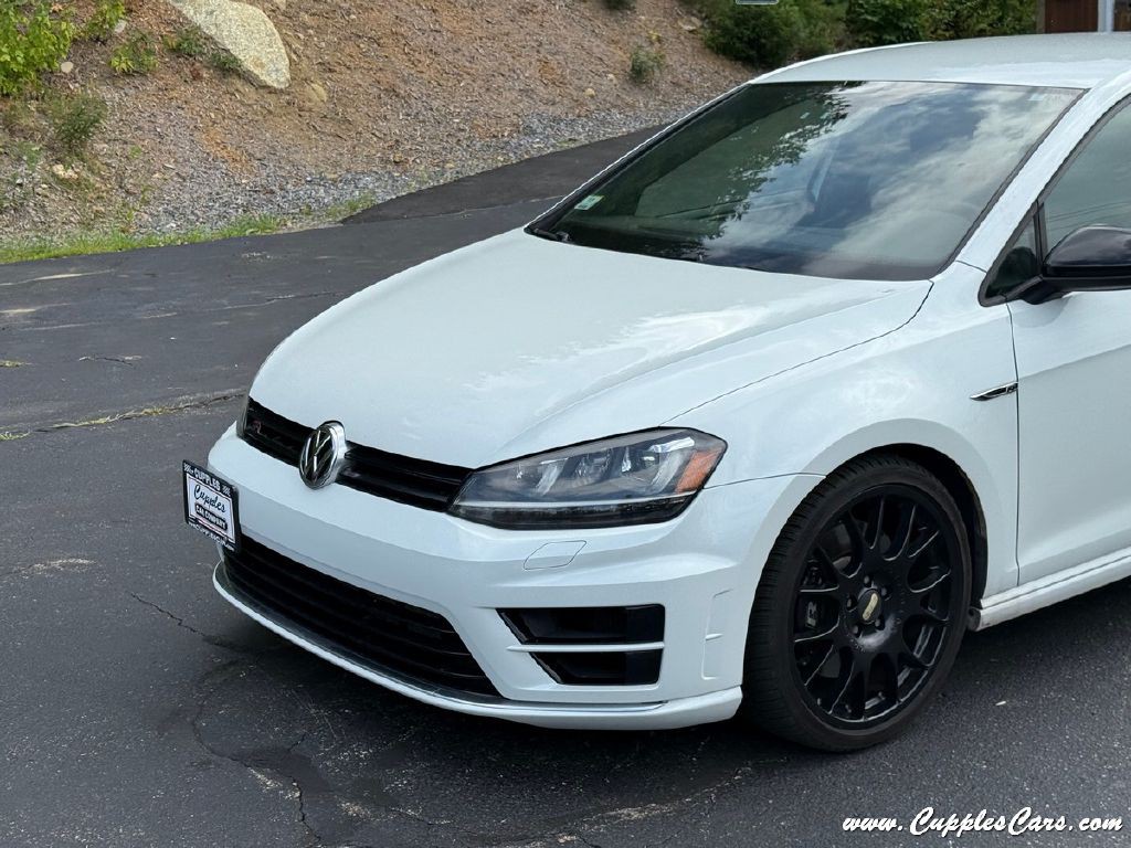 2016 Volkswagen Golf Image 31