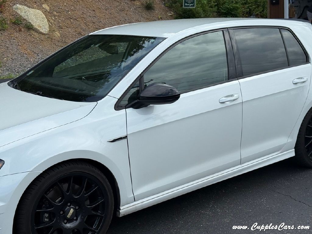 2016 Volkswagen Golf Image 32