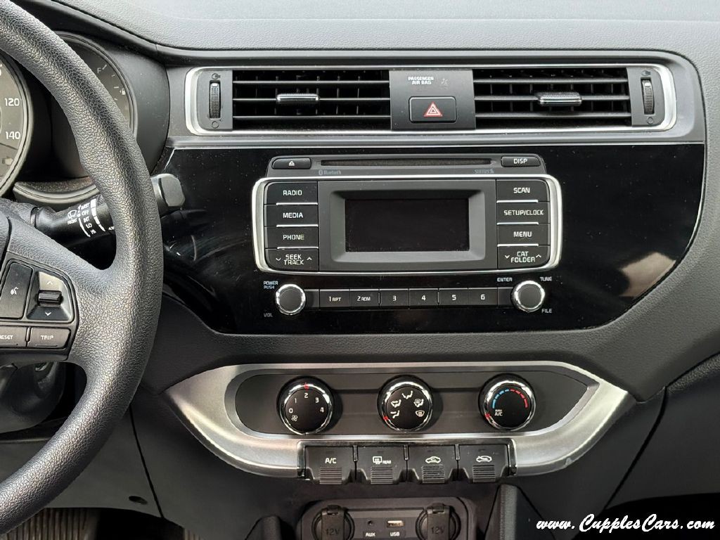 2016 Kia Rio Image 16