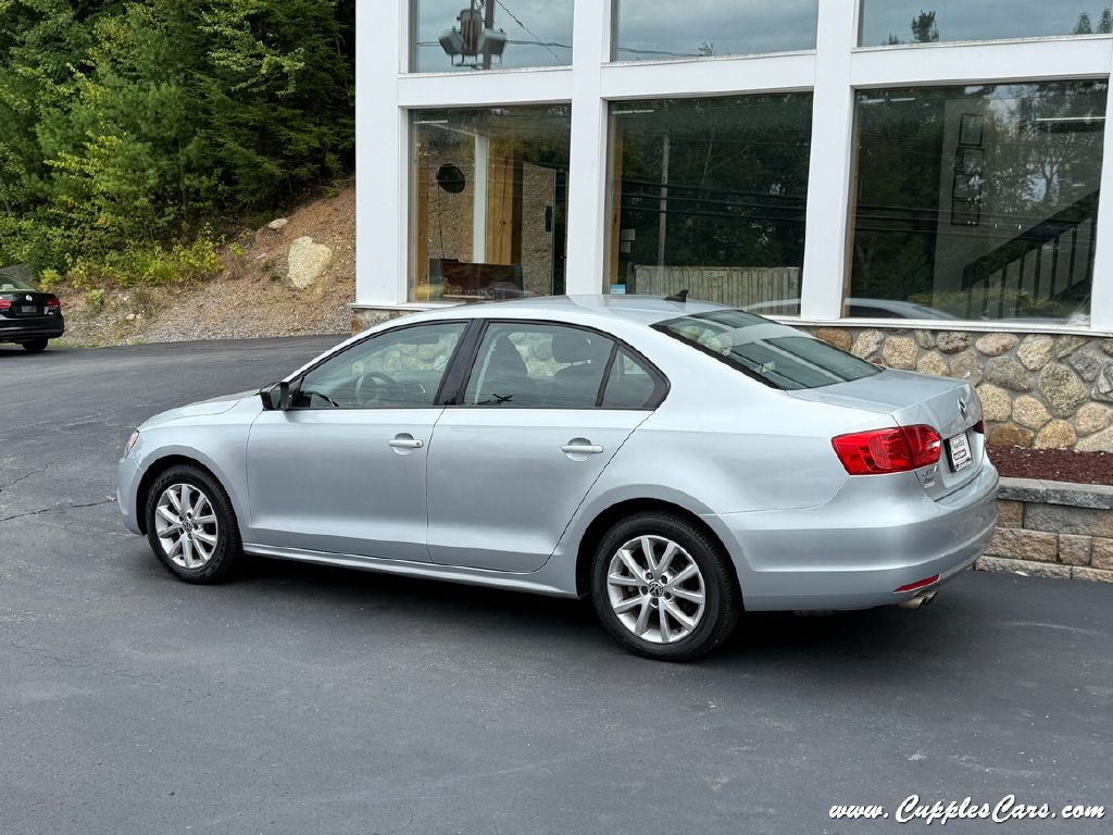 2012 Volkswagen Jetta Image 2