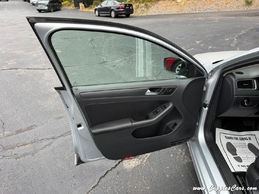 2012 Volkswagen Jetta Image 5
