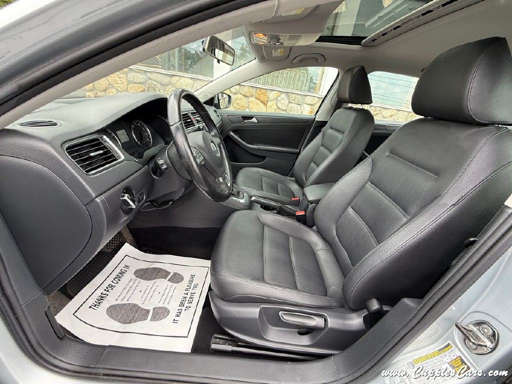 2012 Volkswagen Jetta Image 24