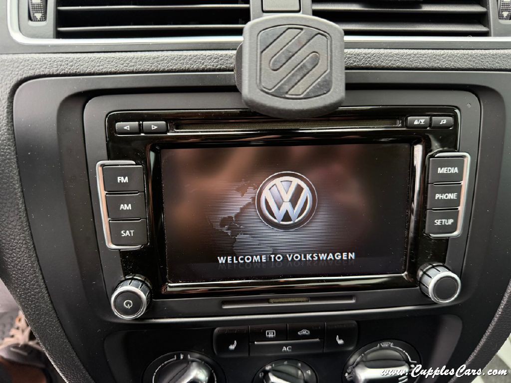 2012 Volkswagen Jetta Image 25