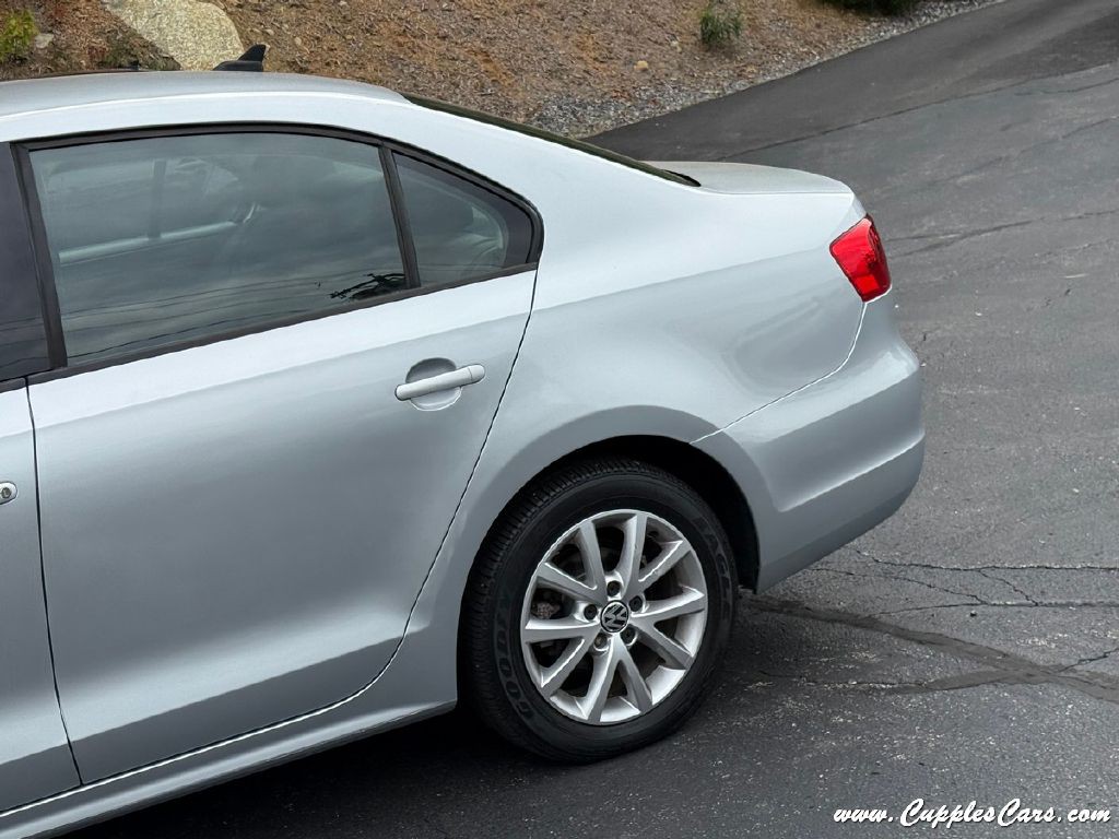 2012 Volkswagen Jetta Image 35