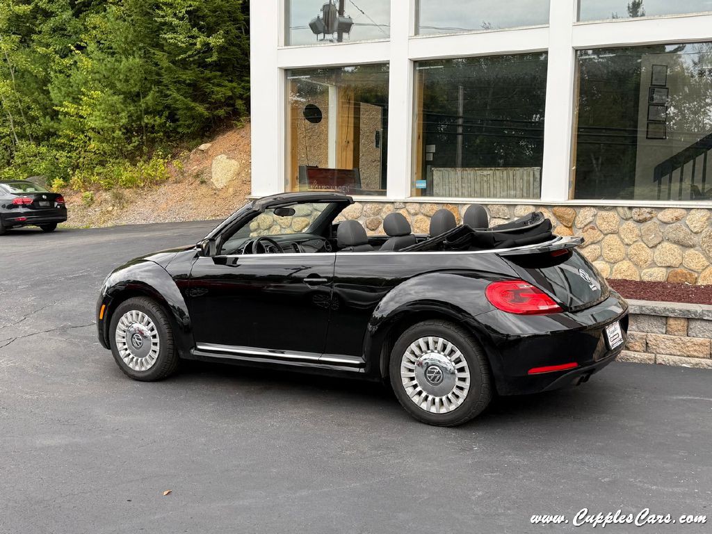 2014 Volkswagen Beetle Image 2