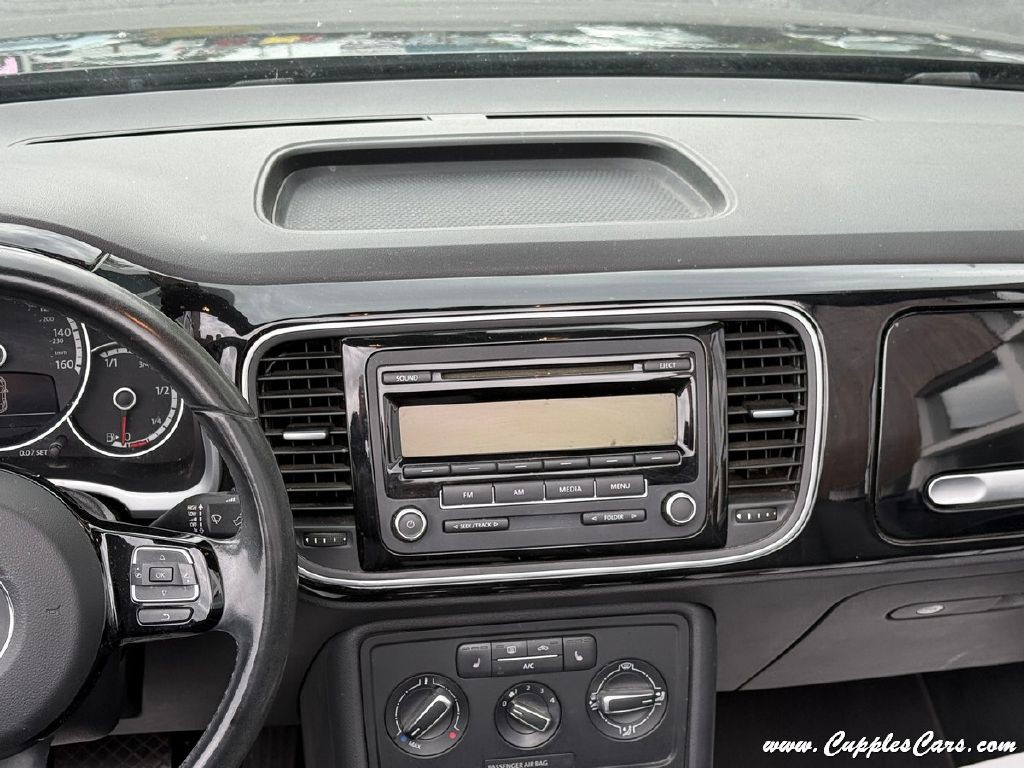 2014 Volkswagen Beetle Image 15