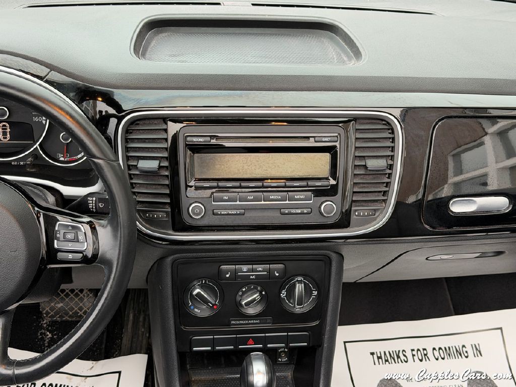 2014 Volkswagen Beetle Image 23