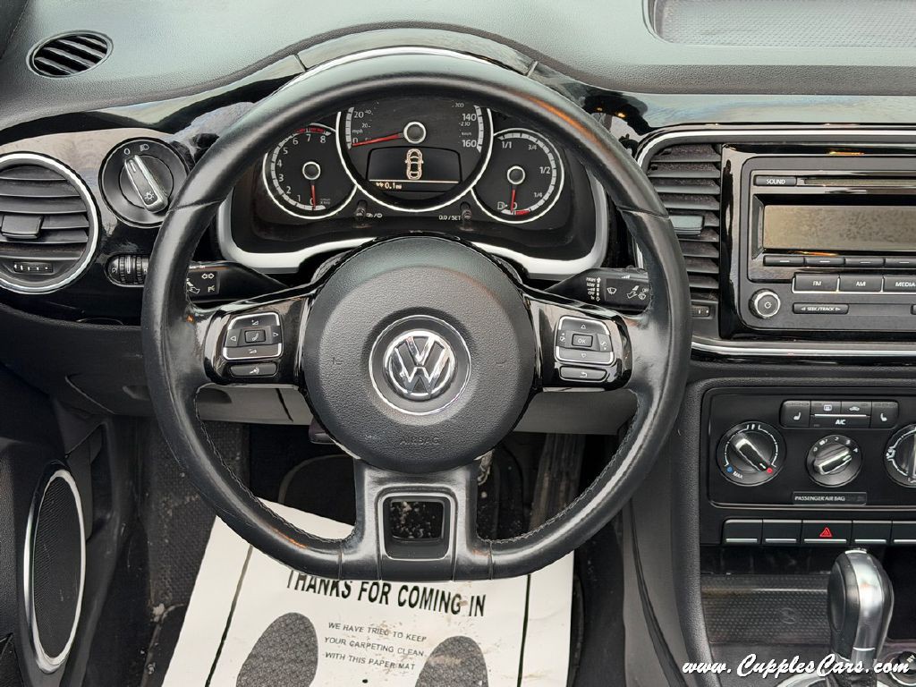 2014 Volkswagen Beetle Image 25