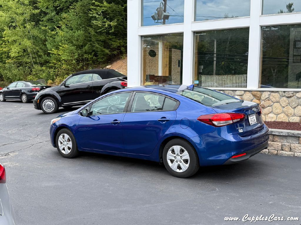 2017 Kia Forte Image 2