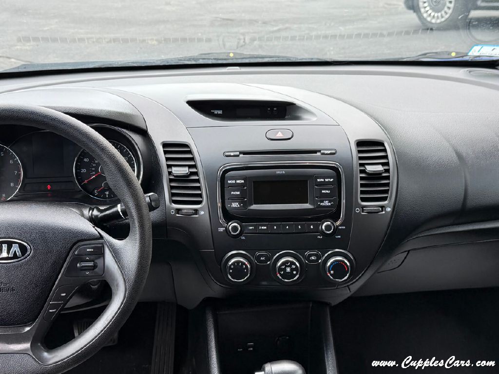 2017 Kia Forte Image 17