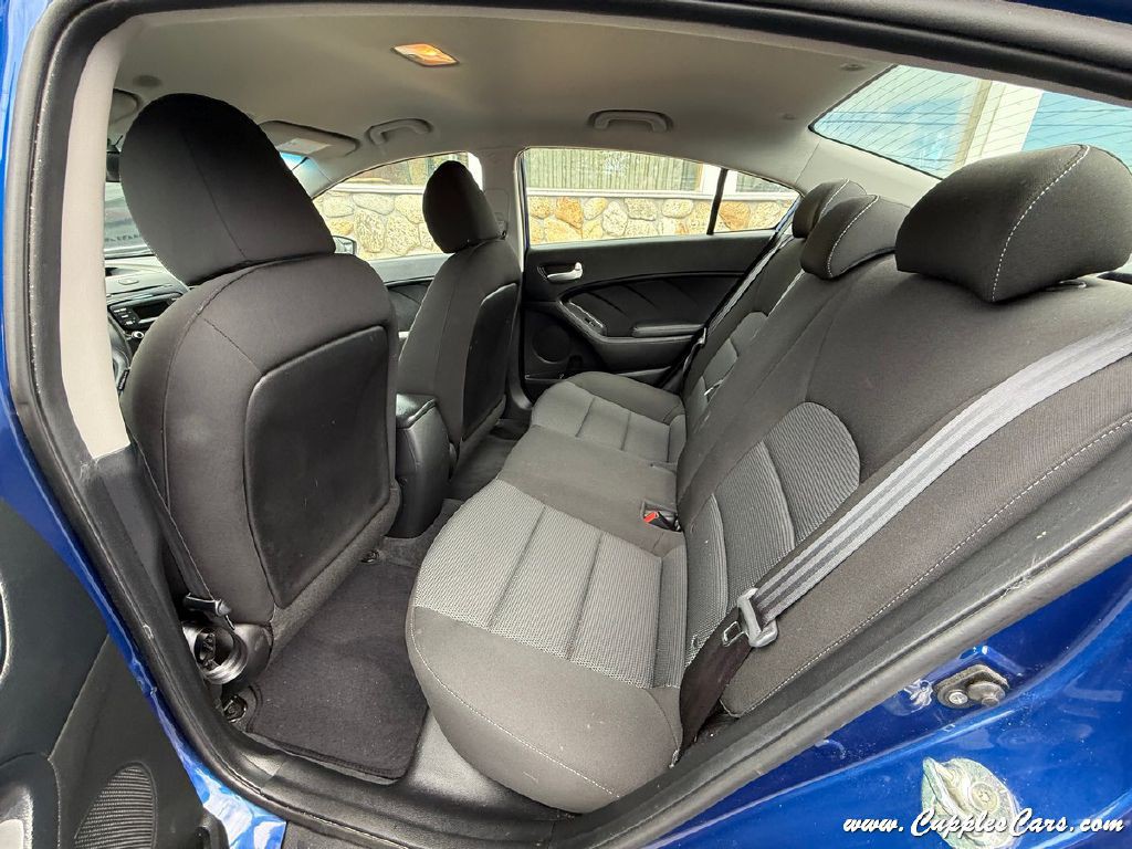 2017 Kia Forte Image 21