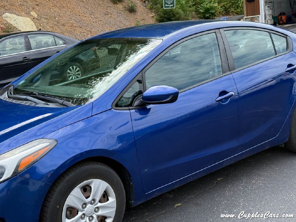 2017 Kia Forte Image 30