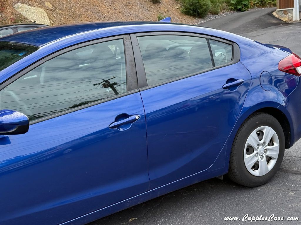 2017 Kia Forte Image 31