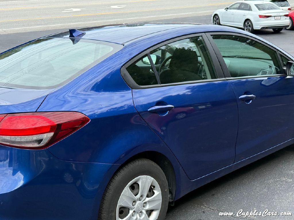 2017 Kia Forte Image 35