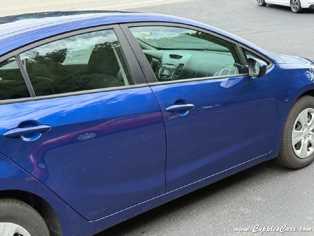 2017 Kia Forte Image 36