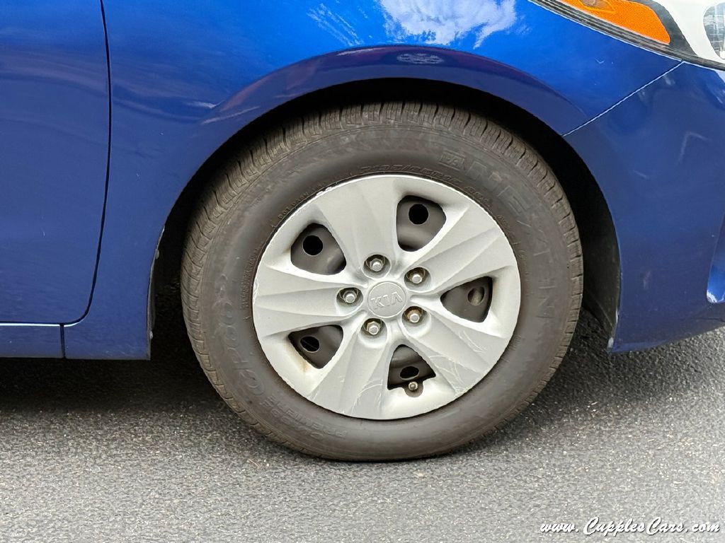 2017 Kia Forte Image 38