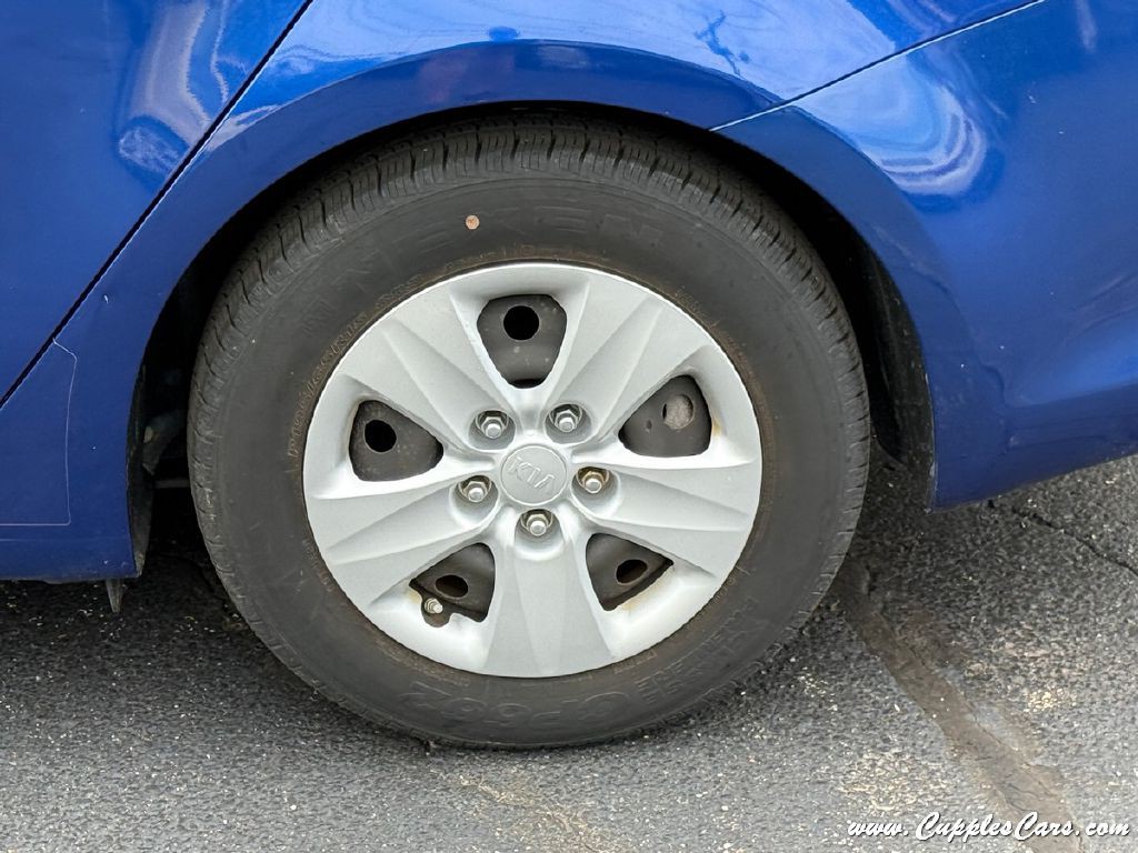 2017 Kia Forte Image 40
