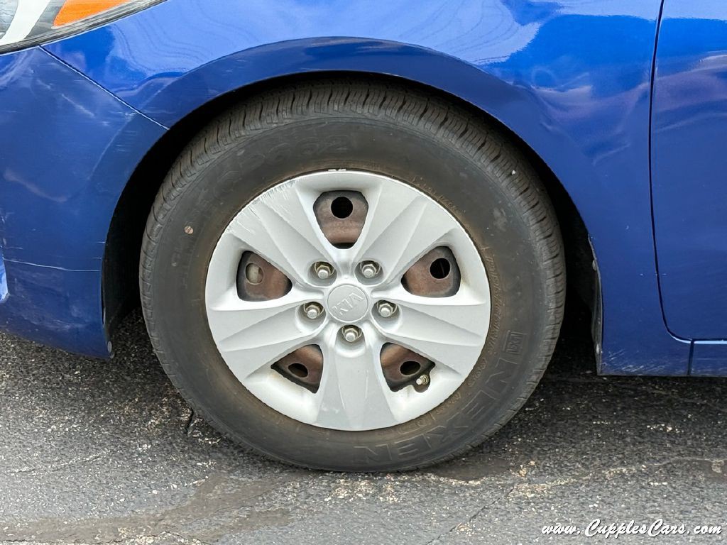 2017 Kia Forte Image 41