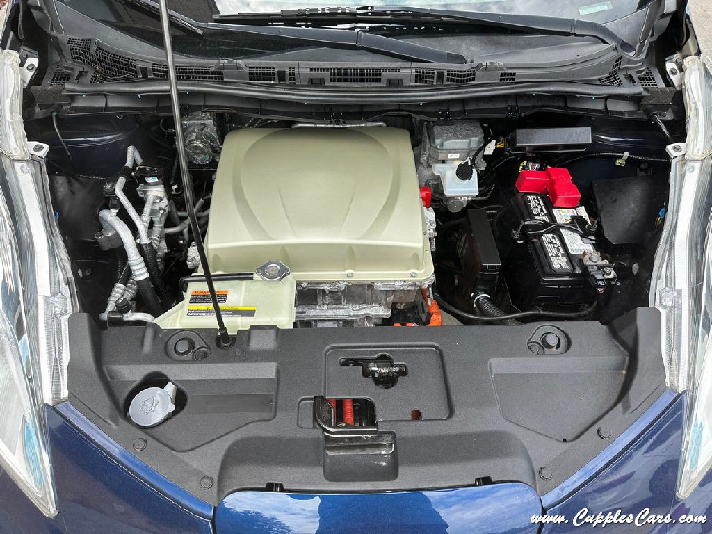 2016 Nissan Leaf Image 14