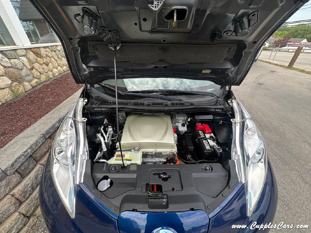 2016 Nissan Leaf Image 15