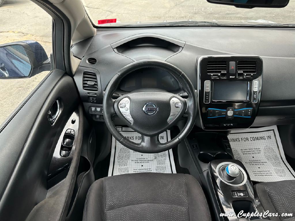 2016 Nissan Leaf Image 17