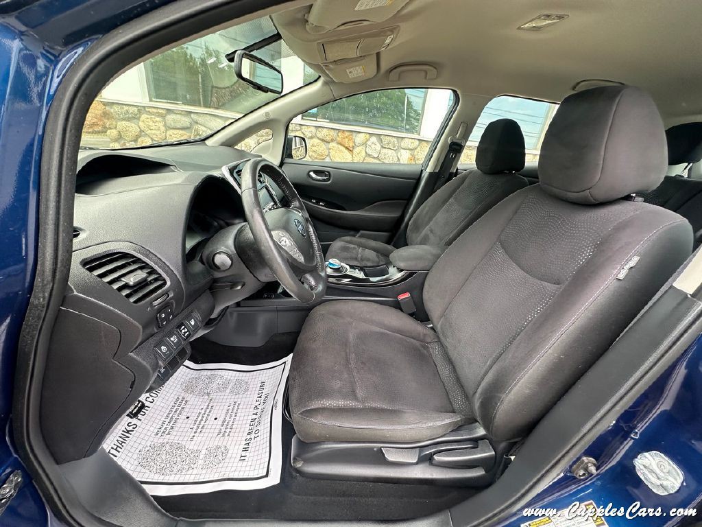 2016 Nissan Leaf Image 24