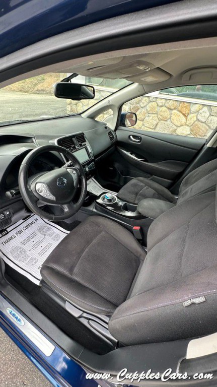 2016 Nissan Leaf Image 32