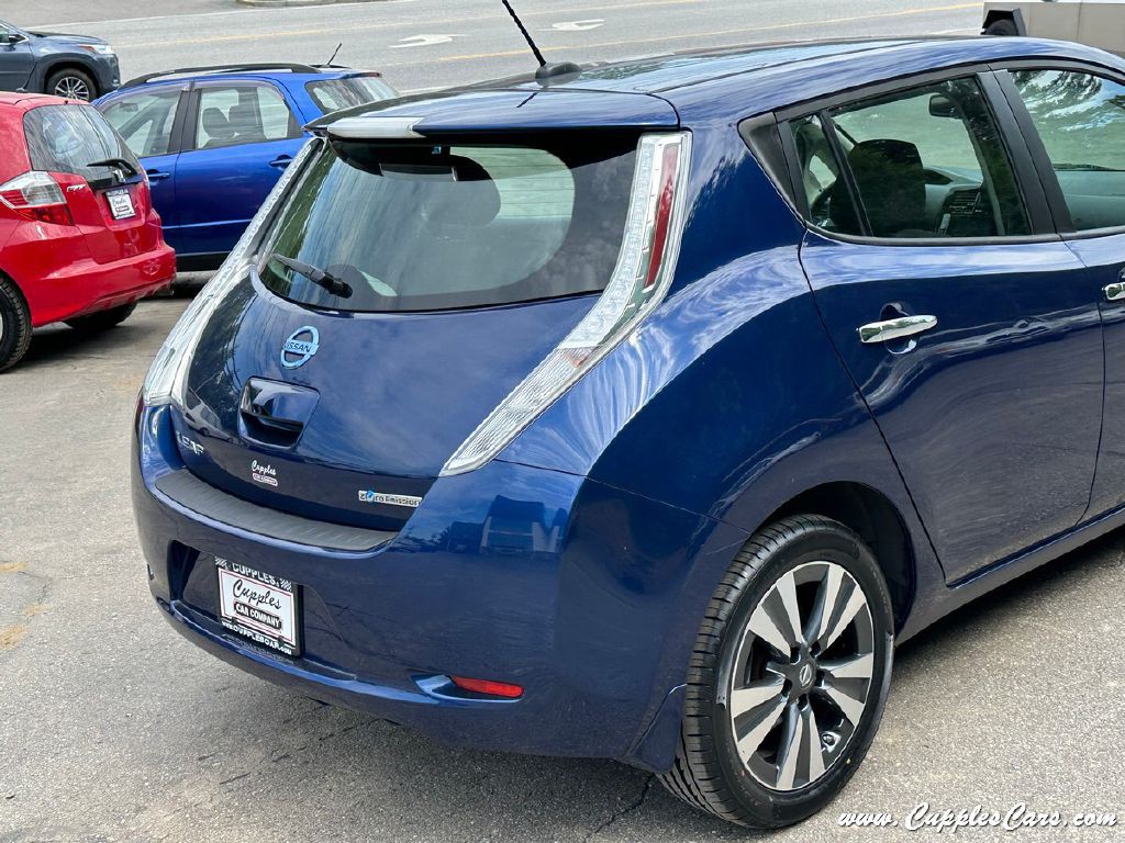 2016 Nissan Leaf Image 40