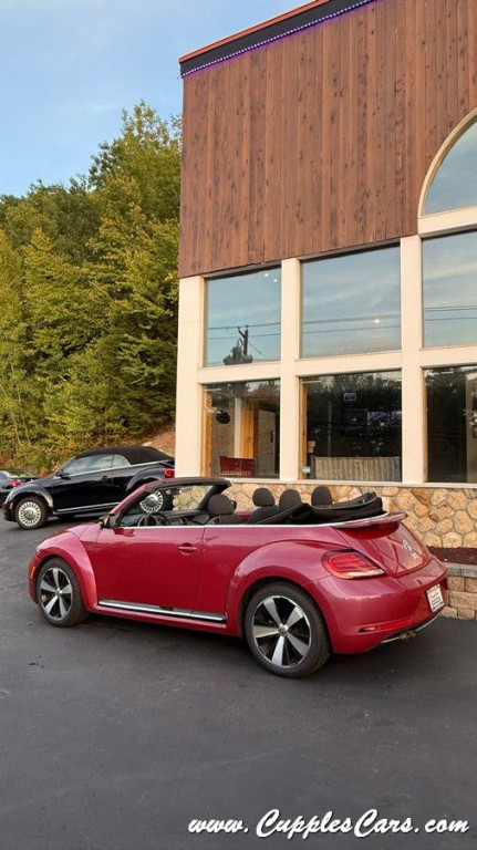 2017 Volkswagen Beetle Image 32