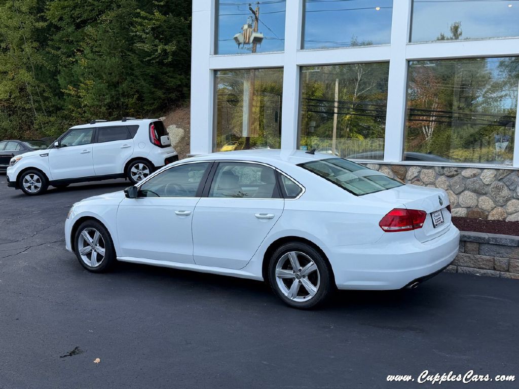 2013 Volkswagen Passat Image 2