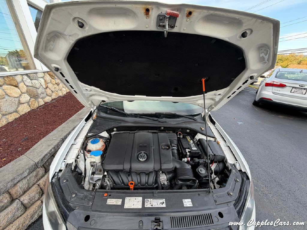 2013 Volkswagen Passat Image 14