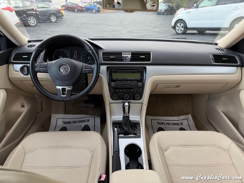 2013 Volkswagen Passat Image 15